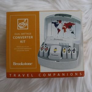 Brookstone, Dual Wattage 7 peace Travel Converter Kit NWOT